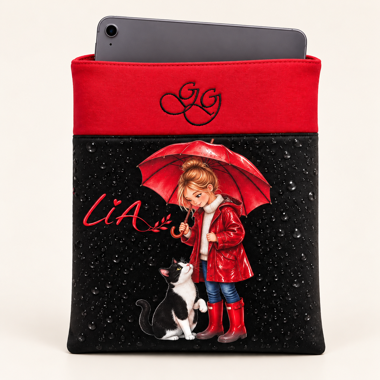 Funda artesanal iPad 11 pulgadas | Lía bajo la lluvia - Imagen 2